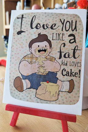 Tarjeta de felicitación, "Te amo como a un niño gordo le encanta el pastel"